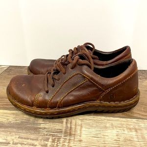 Men’s/Women’s Born Leather Oxfords - size 7.5/38.5